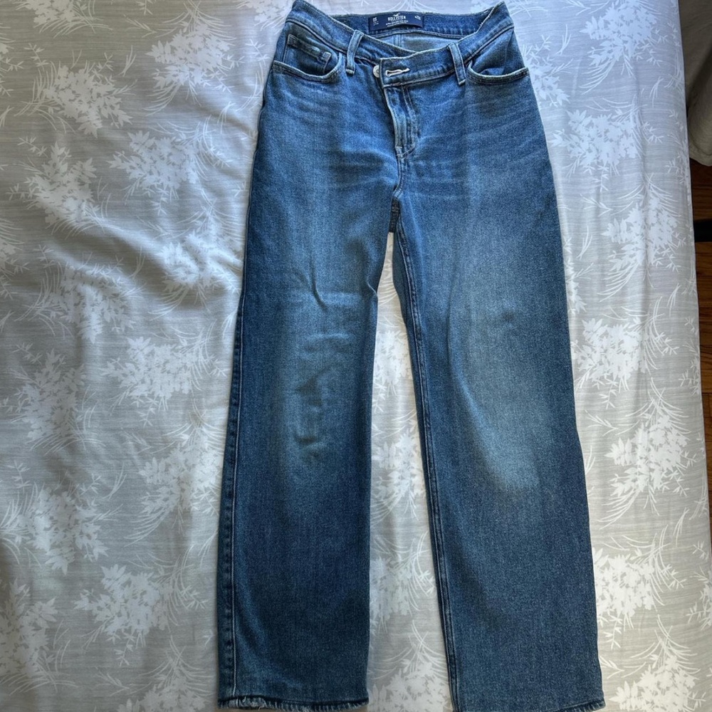 Hollister dad Women Jeans with asymmetric waistline